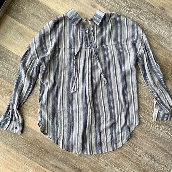 Splendid button up top - Picture 2 of 4